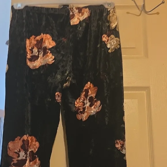 Black Velvet Floral Wide-Leg Pants - Picture 5 of 5